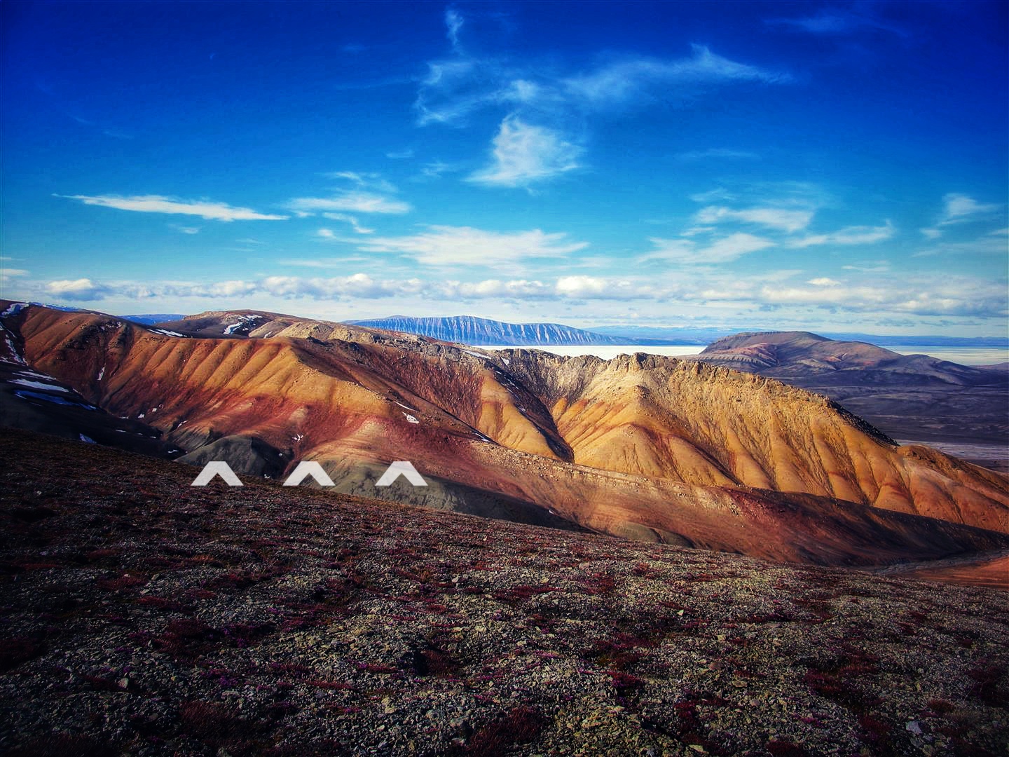 La variation des couleurs – du vert au rouge – des formations rocheuses dans le nord de l’île d’Ellesmere indique la période où 90 % des espèces vivantes sont disparues durant l’extinction du Permien. On a décelé, à cet endroit, une forte concentration de mercure.